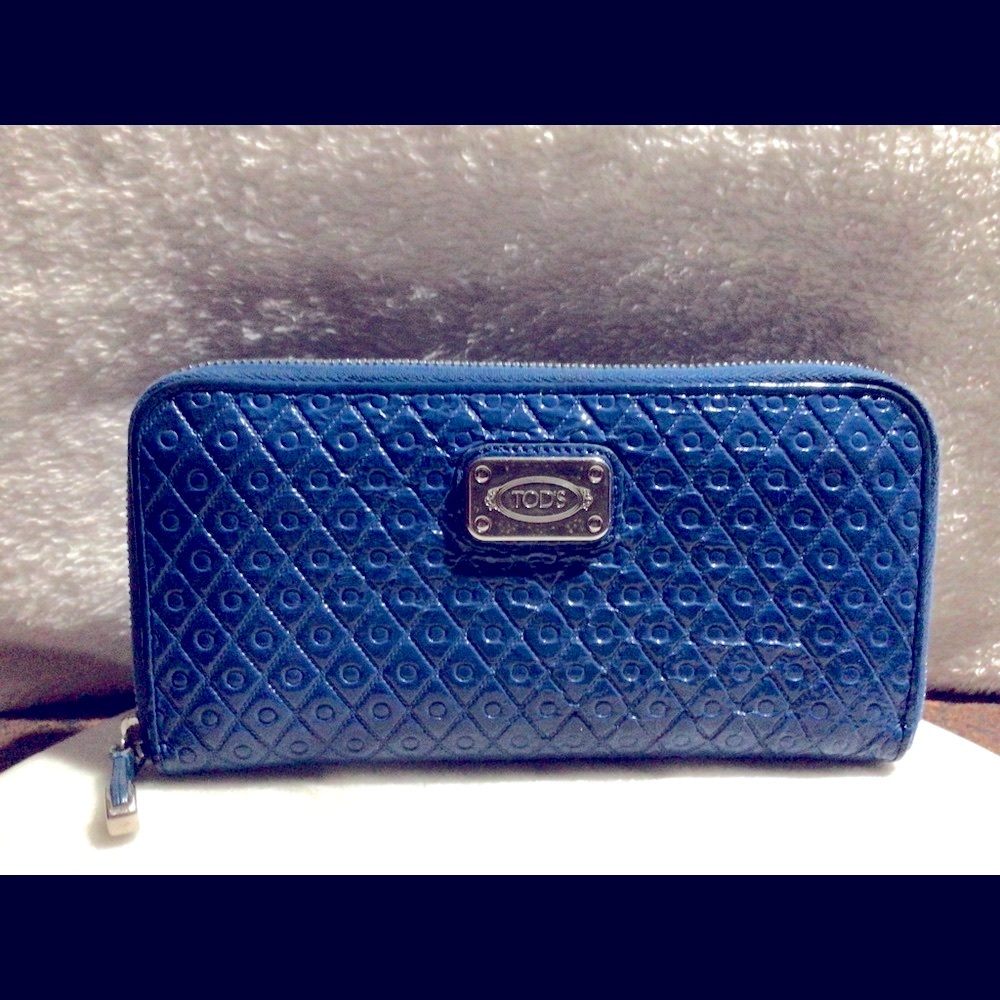 TOD'S Signature Patent Leather Zip Around Wallet